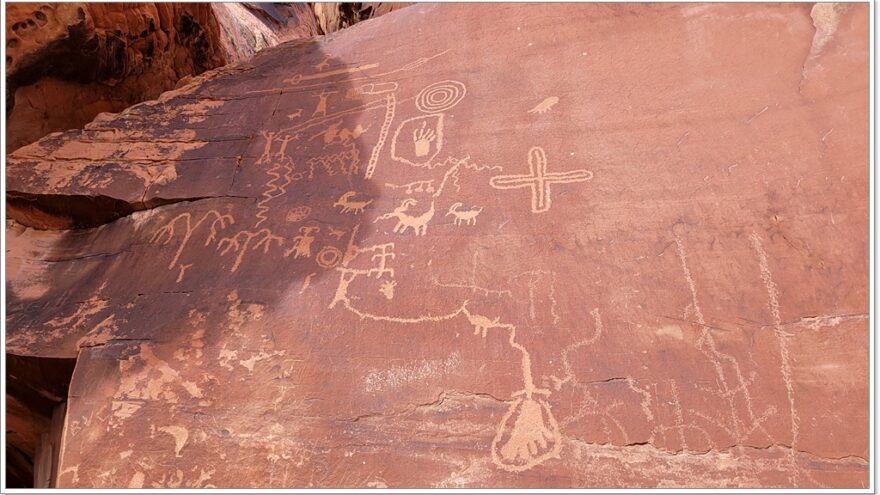 Atlatl Rock, Arch Rock, Valley of Fire, Nevada, USA