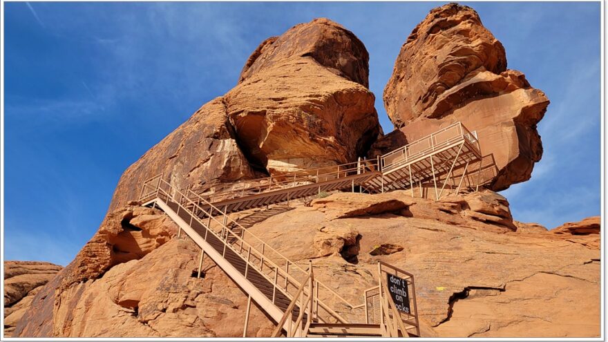 Atlatl Rock, Arch Rock, Valley of Fire, Nevada, USA