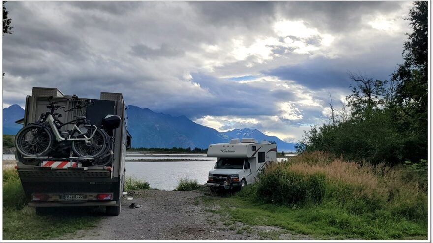 Knik River - Palmer - Alaska - Friends